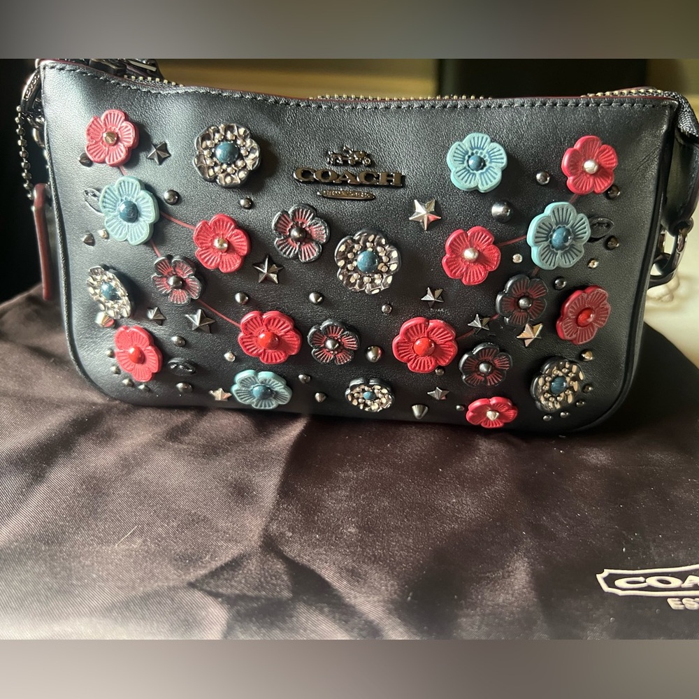 🌹 Coach Nolita Wristlet 19 with Tea Rose and Snakeskin Detail-FIRM